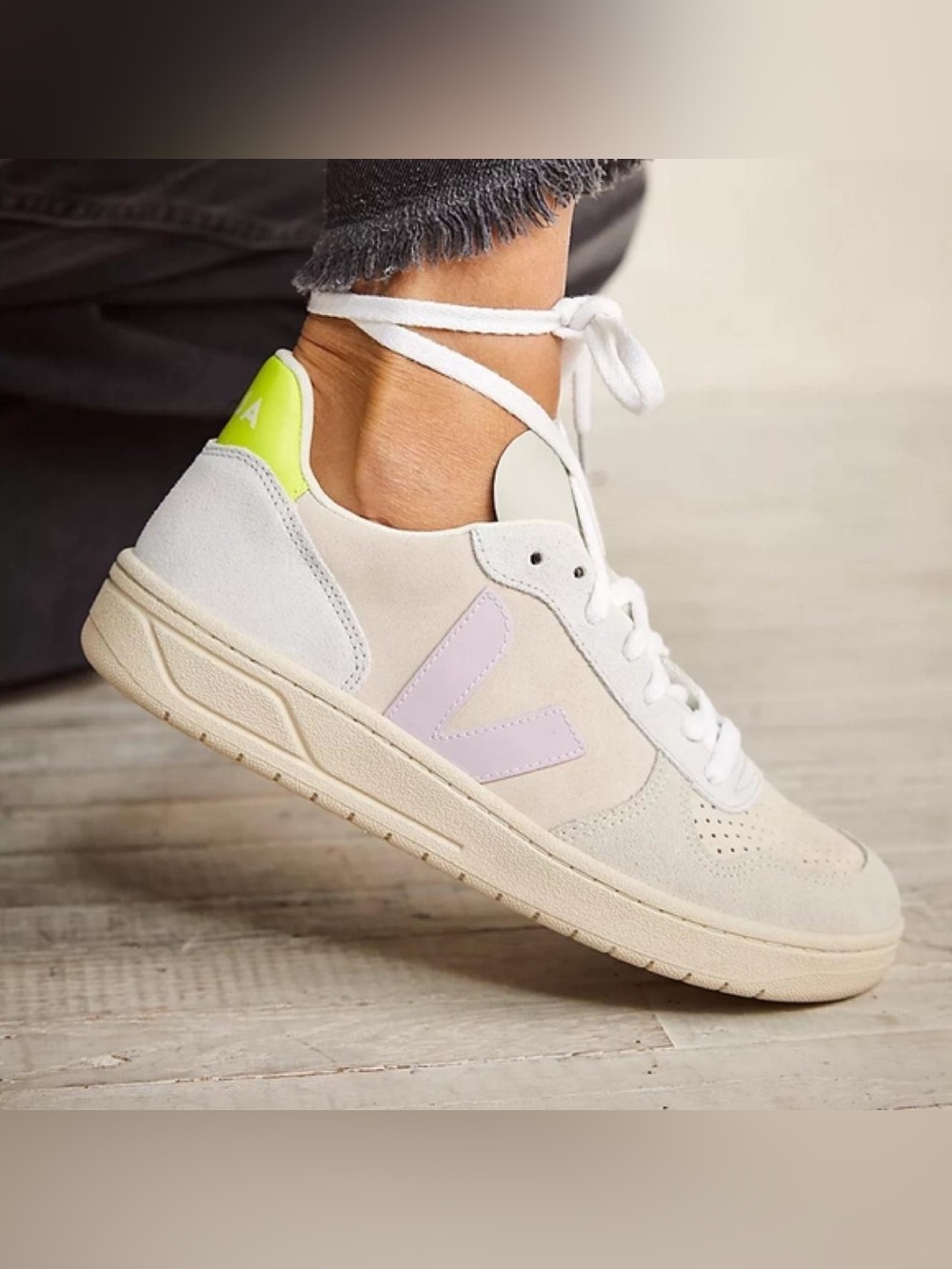 Veja V-10 Lavender + Neon